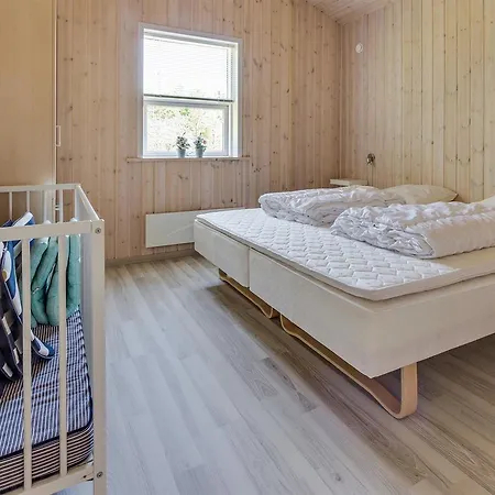 Three-bedroom Holiday In 펜션 Hals