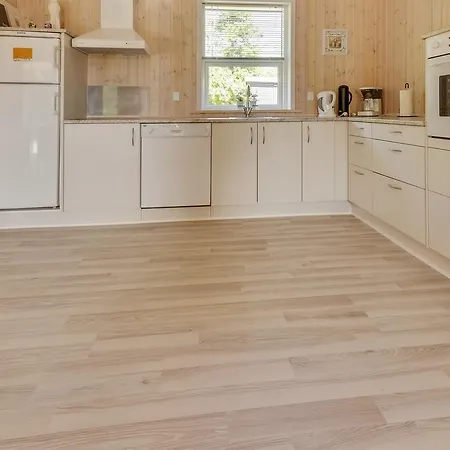 Three-bedroom Holiday In 펜션 Hals