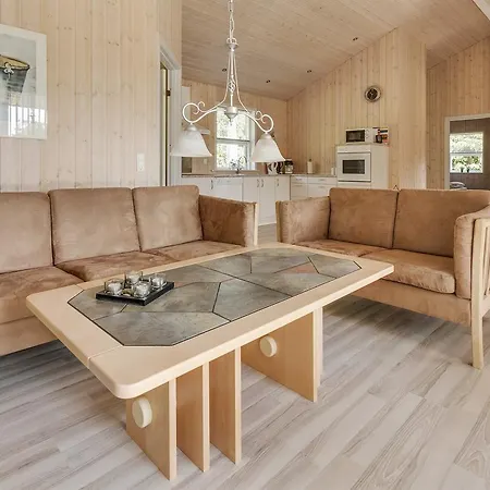 Three-bedroom Holiday In * Hals