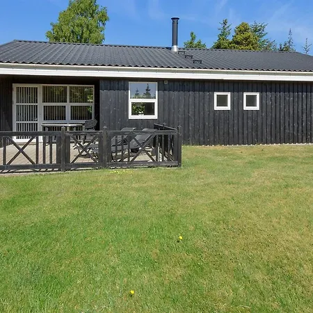 Three-bedroom Holiday In 펜션 *